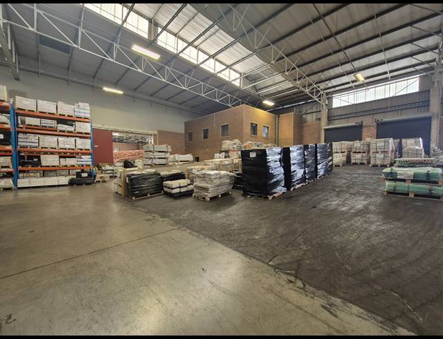 4,990M² WAREHOUSE TO LET IN GOSFORTH PARK